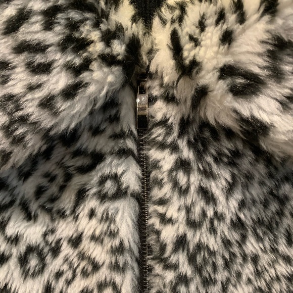 Leopard print faux fur Sweater coat with front zip and collar - Picture 5 of 10
